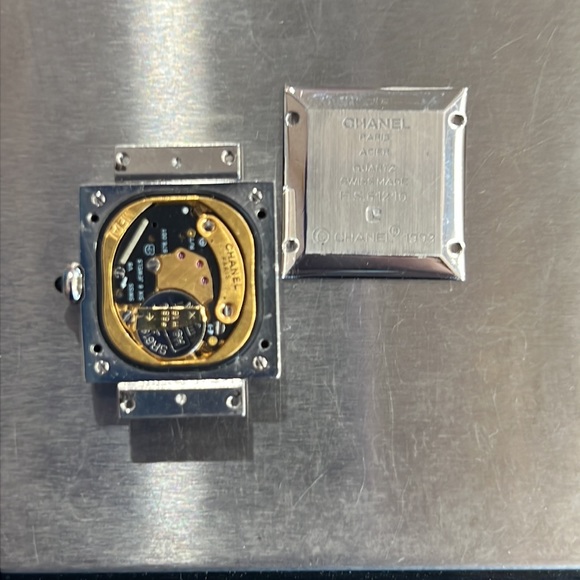 Ladies Chanel watch with no band - Picture 4 of 4